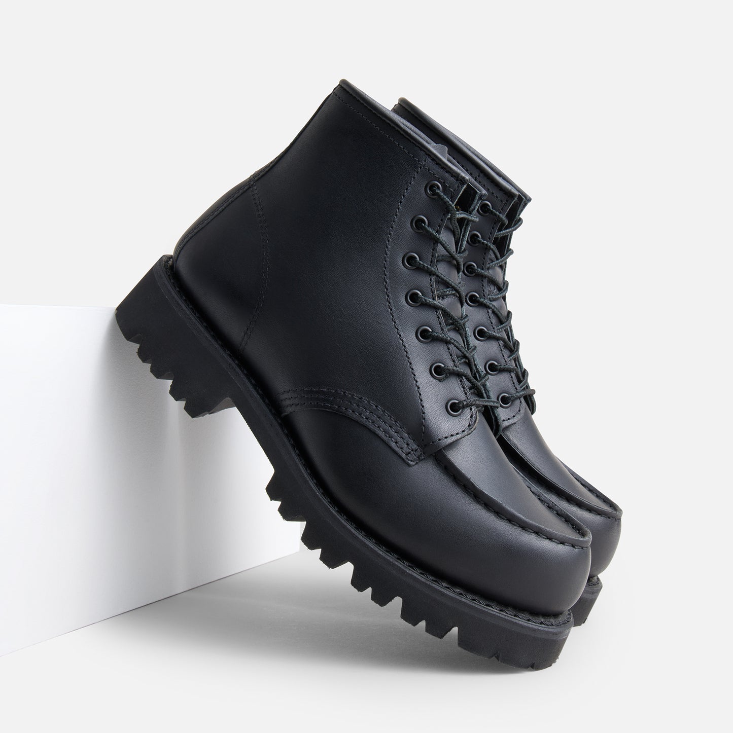 3497 Porter Moc Toe Black Boundary